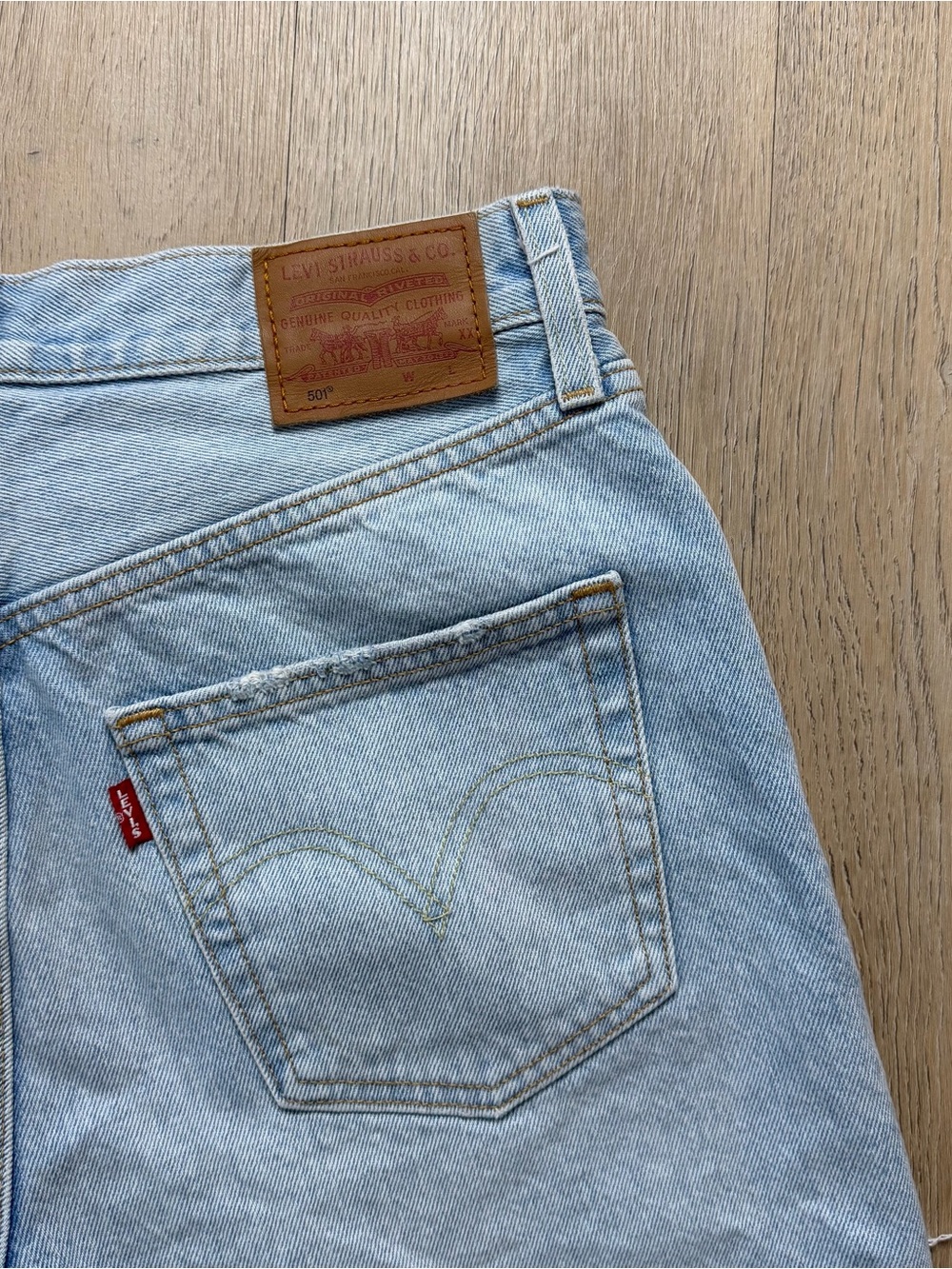 Levi’s 501 mid thigh shorts - W26 - Picture 2 of 6